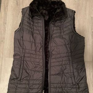 Reversible north face vest size womens medium. Only worn a few times. Like new.